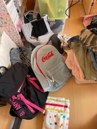 子供服からレディースまで100点以上家中