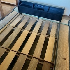 ダブルベッドの画像