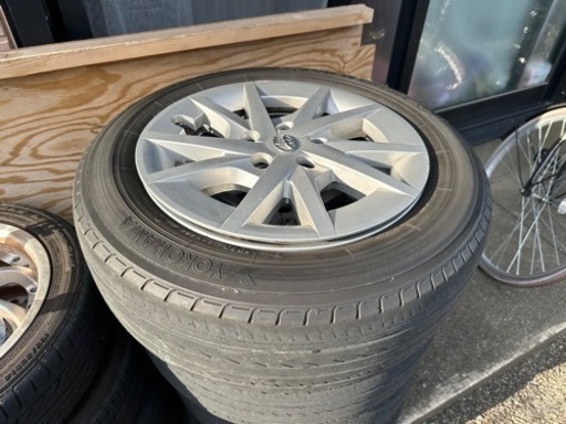 プリウスα 純正16インチ