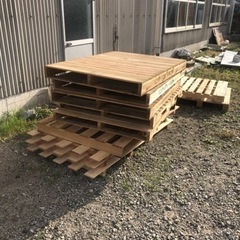 木製パレット　全部で５００円です。の画像