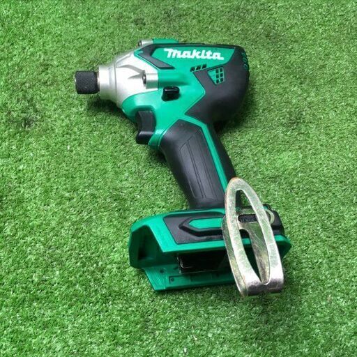 マキタ MTD002DSX 充電式インパクトドライバ バッテリー2個付き【市川行徳店】【店頭取引限定】【中古】管理番号：ITNJYND