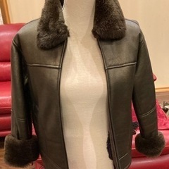 美品☆ムートンジャケット　モスグリーン　kids or  XSレ...