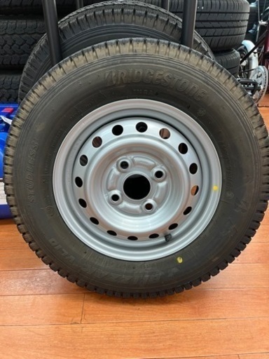 12インチ スタッドレスタイヤ鉄ホイールセット【リサイルマート下関店】