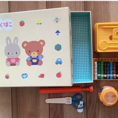 園生幼稚園　保育用品　3年間利用(お道具箱その他)、ポロシャツ、靴袋　スモック2点の価格　まとめ売りの画像