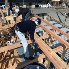 ▼木造建築大工（戸建新築・リフォーム）：正社員▼ 未経験大歓迎！穏やか〜な雰囲気の職場です★ 残業ほぼなし◎プライベート大切にしてください♬ 資格取得や独立もサポートします！の画像