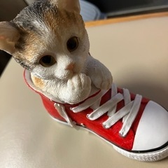 可愛い猫の置き物