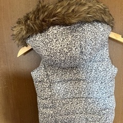 gap kids  ファー付きベスト　110の画像