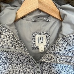 gap kids  ファー付きベスト　110の画像