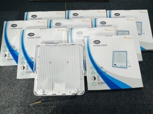 極薄型 LED投光器 200W 10個セット 広角120° 昼光色6000K 22000LM IP67 作業灯 駐車場灯 防水 屋外