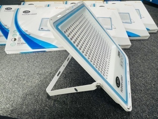 極薄型 LED投光器 200W 5個セット 広角120° 昼光色6000K 22000LM IP67 作業灯 駐車場灯 防水 屋外