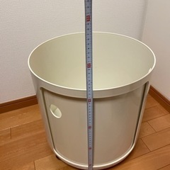 kartell キャスター付きチェストの画像