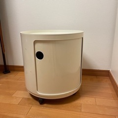kartell キャスター付きチェスト