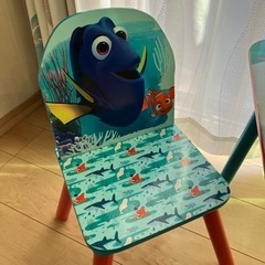 夜間引き渡し希望　子供机　ニモ　ディズニーの画像