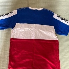 UNIQLO Tシャツの画像