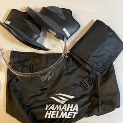 フルフェイスのシールドやパッド、袋など。