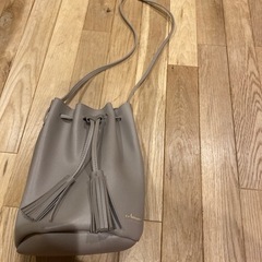 美品　ショルダーバッグ　長財布すっぽり入る巾着タイプ