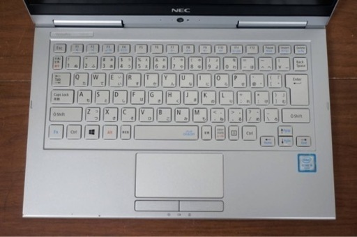 軽くて持ち運びラクラク タッチパネルのノートパソコン