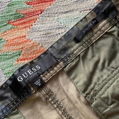 10/20まで掲載　美品⭐︎GUESS ゲス　カモ柄パンツの画像