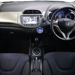 【燃費が良く乗り心地の良い車！！】　小回りが効くので運転しやすいです。