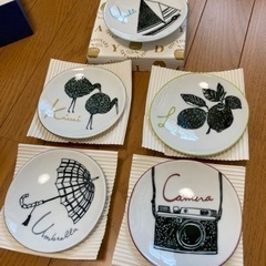 【お話中】新品　お皿5枚　おちょこ4個の画像