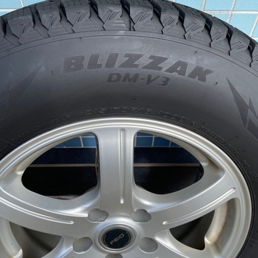 スタッドレスタイヤ&ホイル　　215/70R16
