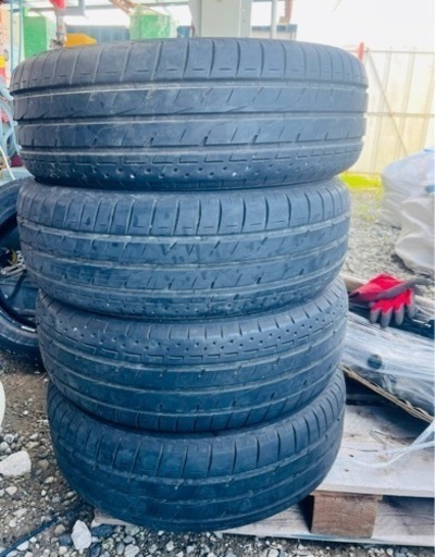 タイヤ　205/60R16