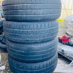 タイヤ　205/60R16