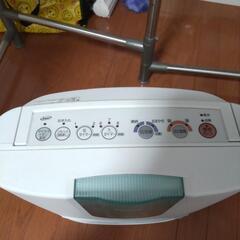 加湿機能付き電気ヒーターの画像