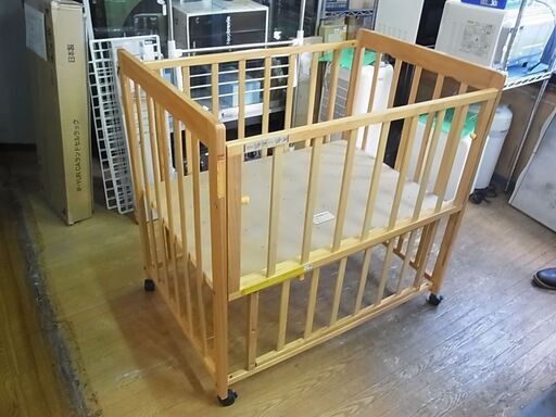 【26】ヤトミ　木製　ベビーベッド　キャスター付き　高さ3段階調節可能　ベビー用品　