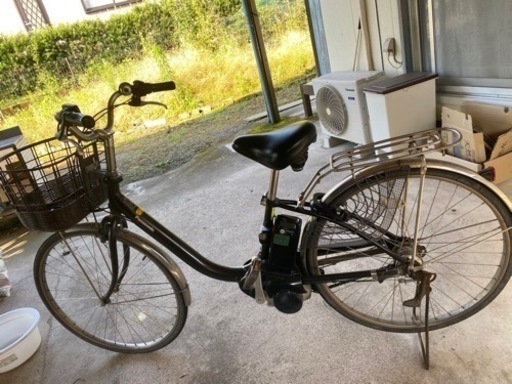 Panasonic製の電動アシスト付き自転車です。5年程前に購入しました。アシスト◯です。若干の傷、凹みあります。