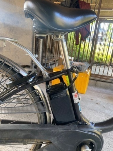 Panasonic製の電動アシスト付き自転車です。5年程前に購入しました。アシスト◯です。若干の傷、凹みあります。
