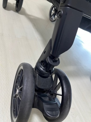 コンビ　ベビーカー　スゴカル　4キャス