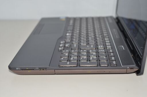 中古ノートパソコン Windows11+office 爆速SSD1TB+HDD1TB 富士通 AH53/D1 core i7-8565
