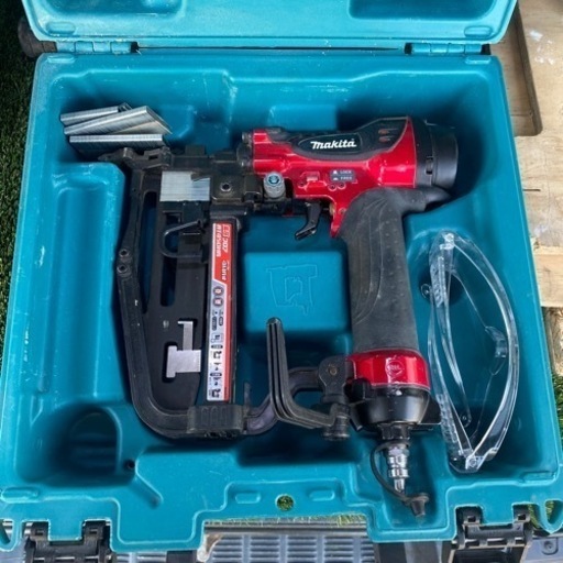 マキタ高圧フロアタッカーAT450HA