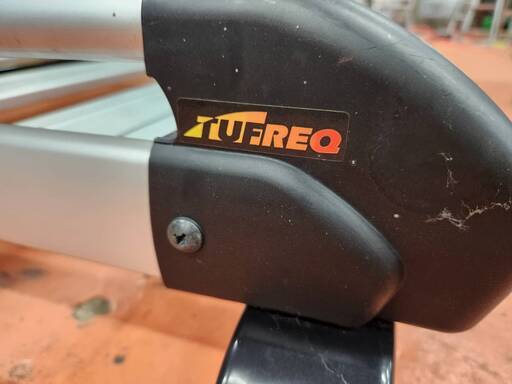 200系ハイエース　ルーフラック　TUFREQ　部品欠品あり