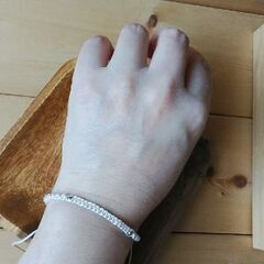 マクラメブレスレット（メタリックビーズ2粒）の画像