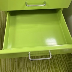 3段デスクワゴン グリーン（1）の画像