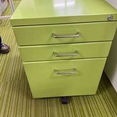3段デスクワゴン グリーン（1）の画像