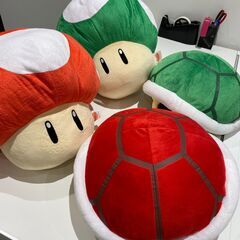 スーパーマリオ　特大サイズ　キノコ　こうら　赤、緑　ぬいぐるみ