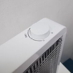 【美品】2019年製 山善 遠赤外線カーボンヒーター ホワイト DC-S098 (FA43)の画像