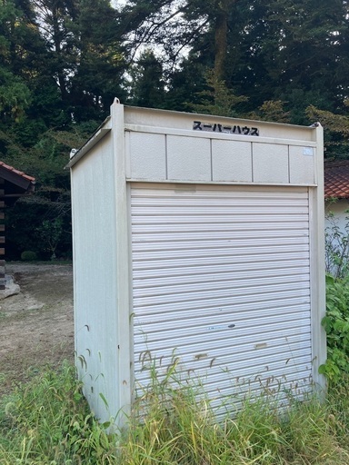 シャッター付きスーパーハウス