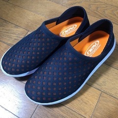 nev surfboardsスリッポン25㌢メンズ