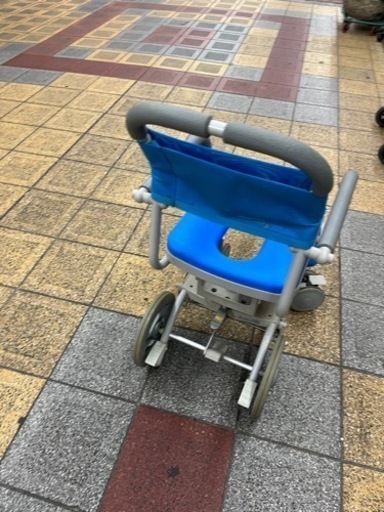 【らくらく回転式】 uchie ウチエ シャワーキャリー UC 160673 介護用品 シャワーチェア 車椅子 入浴補助 現状品