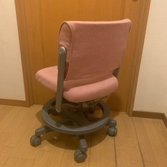 イトーキ　学習椅子　ピンクの画像
