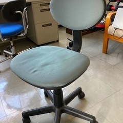 パソコンデスク　プリンターラック付ーいす付きの画像