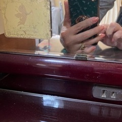 ワインレッド鏡面仕上げの高級ドレッサーの画像