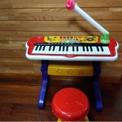 おもちゃのキーボードです
