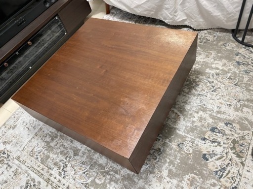 おしゃれな収納付きローテーブル