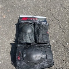 スケートボードとプロテクト　売ります。の画像