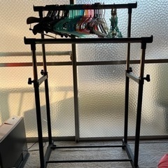 ハンガーラックとハンガーの画像
